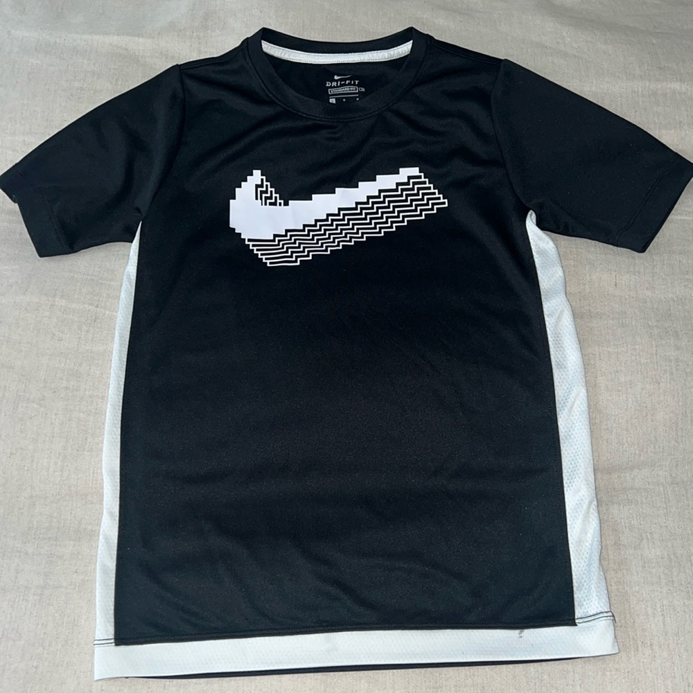 NWOT BB NIKE DRIFIT TSHIRT